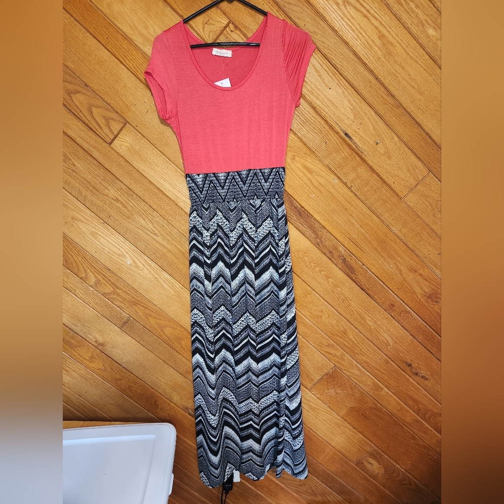 Daily Special medium pink, black and white tshirt top elastic waist maxi dress